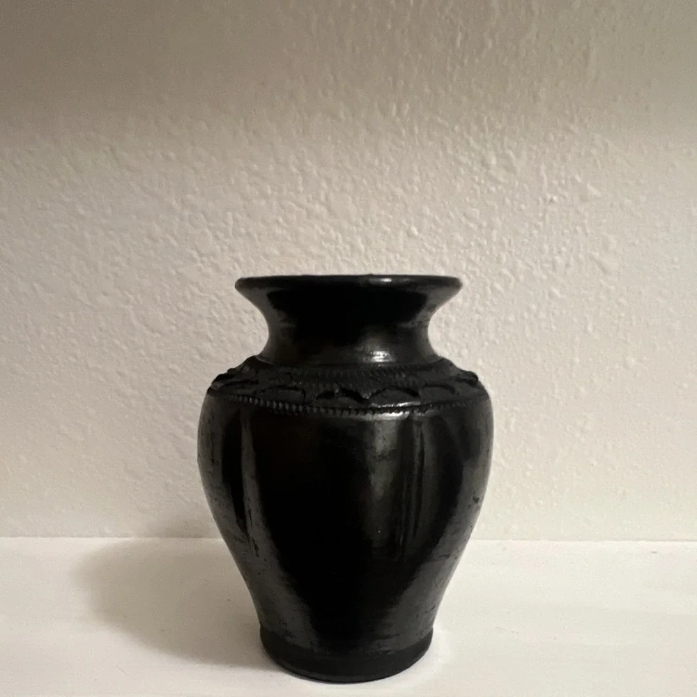 Black Ceramic Vase Embossed Design Glossy Decorative Pottery Home Accent